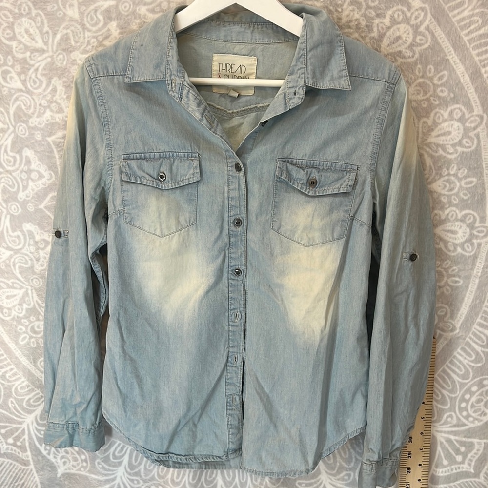 Denim Button Down Shirt Top EUC Large M/L LIGHT BLUE WASH Thread & Supply
